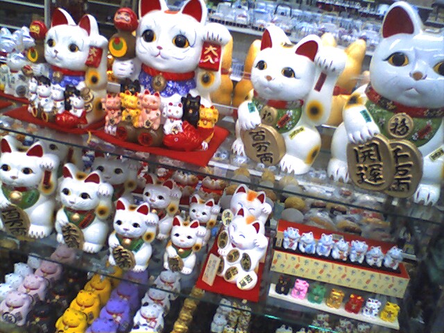 Monday Lucky Cats